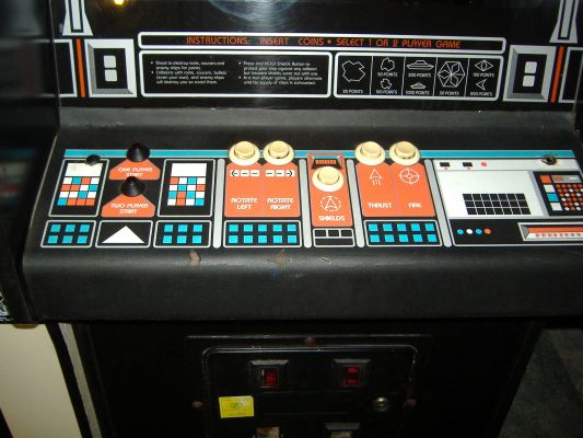 Asteroids Deluxe - control panel